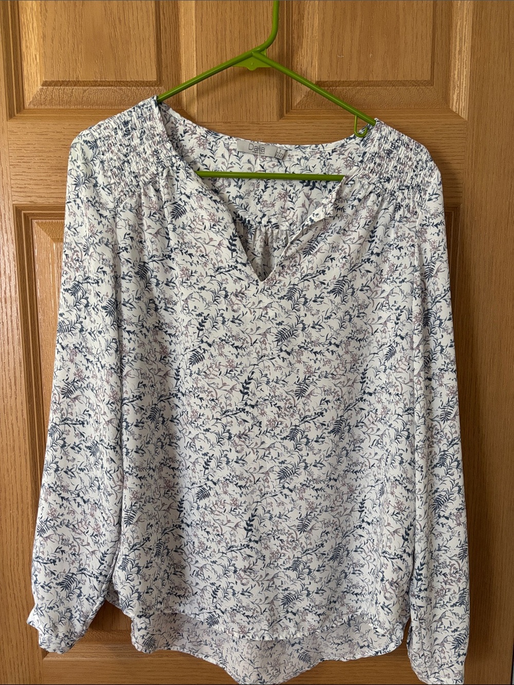 Dalia Women’s Long Sleeve Blouse Size Medium